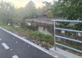 Pistă de biciclete lângă râu, dar fără parapeți pe anumite porțiuni. Un băimărean atrage atenția asupra unui posibil pericol