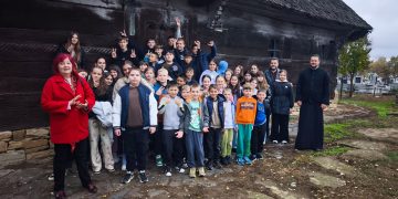 Elevii din Săcălășeni au descoperit frumusețea și istoria bisericilor din localitate