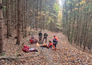 Doi ucraineni, salvați de Salvamont Maramureș după ce au traversat înot râul Tisa – Ambii erau epuizați și hipotermici