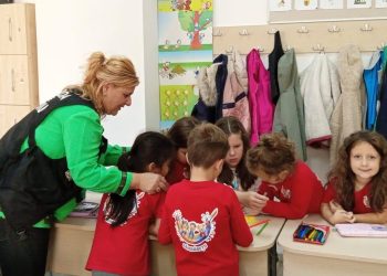 Reciclarea, învățată prin joacă. Ce au creat elevii de la Liceul de Artă din Baia Mare