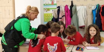 Reciclarea, învățată prin joacă. Ce au creat elevii de la Liceul de Artă din Baia Mare