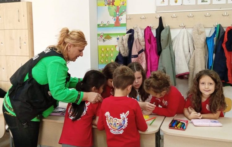 Reciclarea, învățată prin joacă. Ce au creat elevii de la Liceul de Artă din Baia Mare