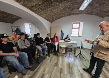Muzica, dincolo de partitură. Elevii Colegiului de Arte Baia Mare au descoperit arta improvizației