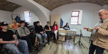 Muzica, dincolo de partitură. Elevii Colegiului de Arte Baia Mare au descoperit arta improvizației