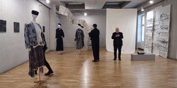 Arta viitorului ajunge în Baia Mare. Expoziție cu lucrări ale doctoranzilor din Cluj