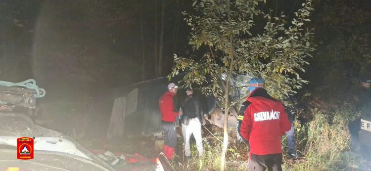 Salvare în Munții Maramureșului – Un tânăr de 26 de ani, găsit epuizat într-un vagon forestier