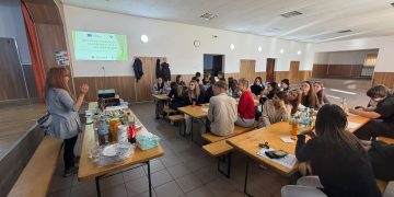 Toți cei 26 de tineri au promovat cursul de lucrător comercial