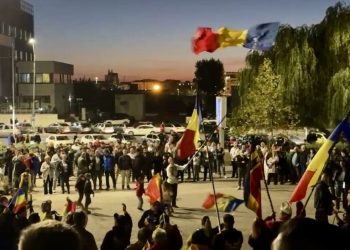 Nu suntem împărțiți între stânga și dreapta. Ne-au împărțit între cei care conduc și cei care duc greul
