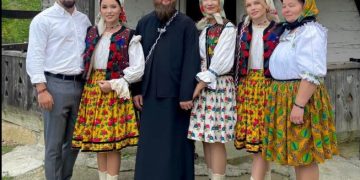 De la rolul de preot, la altar. Trei ani de când Andrei-Mitruț Vlad slujește la Glod