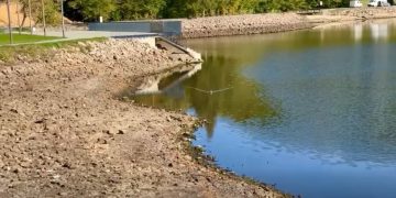 Lacul Bodi-Mogoșa, cu malurile descoperite. Va reuși ploaia să readucă apa la nivelul obișnuit?
