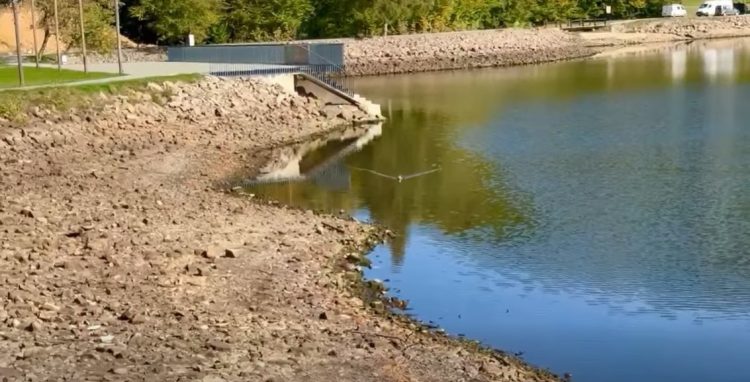 Lacul Bodi-Mogoșa, cu malurile descoperite. Va reuși ploaia să readucă apa la nivelul obișnuit?