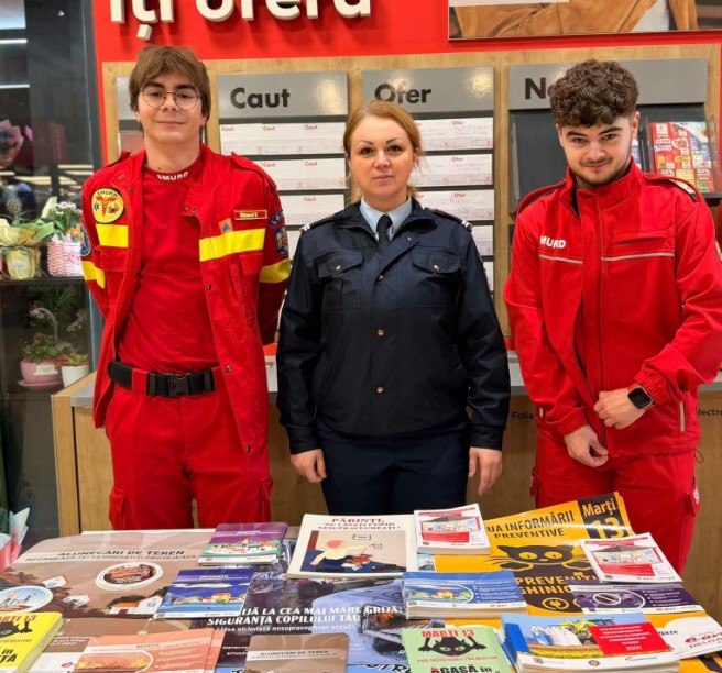 Pompierii din Maramureș, mai aproape de cetățeni. Lecții de siguranță și exerciții de evacuare în școli
