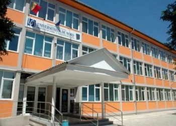 Trei zile dedicate cărților la Baia Mare. Conferințe, întâlniri cu scriitori și reduceri pentru elevi și studenți