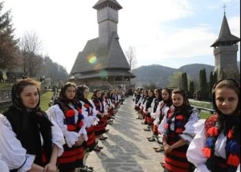 Femeile care țin Maramureșul viu. 15 octombrie, ziua celor care duc mai departe viața satului