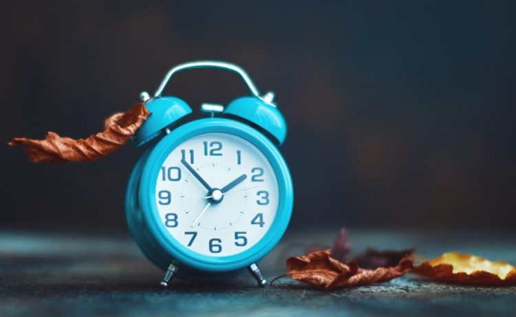 România trece la ora de iarnă! Dormim cu o oră în plus în acest weekend