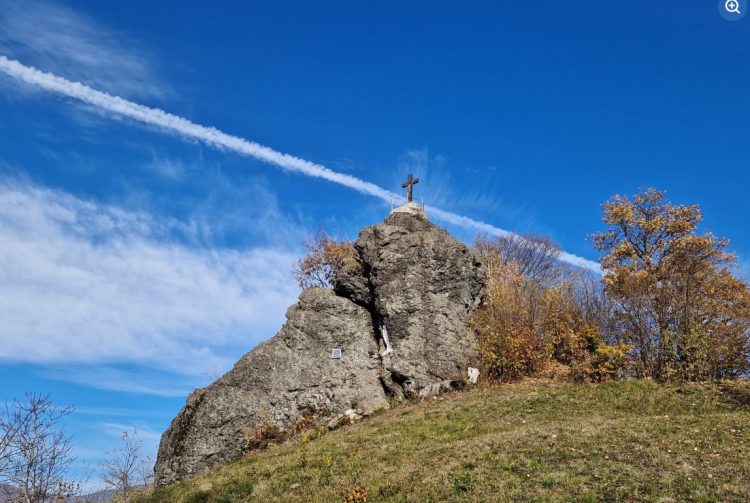 O stâncă veche de milioane de ani, ascunsă în Maramureș. Povestea Bulbucului Mic din Șurdești