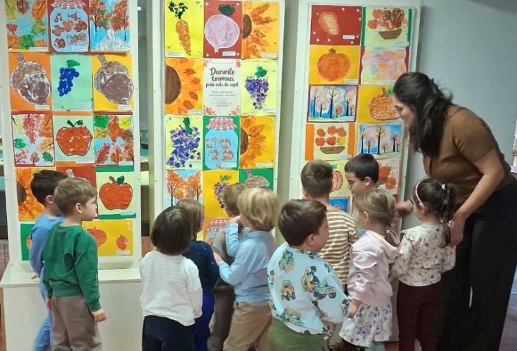 Expoziție realizată de preșcolari, la Biblioteca Județeană din Baia Mare