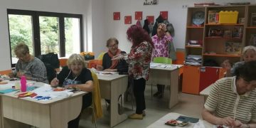 Culorile toamnei, transformate în artă de senioarele de la Centrul „Rivulus Pueris”