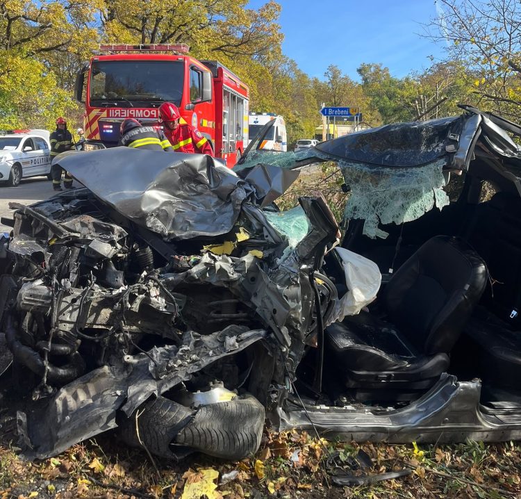 Mobilizare amplă de forțe de intervenție la un impact între două vehicule între Cernești și Tg. Lăpuș – Trei persoane, la spital