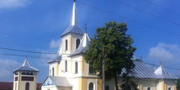 Eveniment deosebit în comunitatea din Mogoșești – Târnosirea bisericii și sfințirea casei parohiale, în prezența Preasfințitului Părinte Episcop Iustin