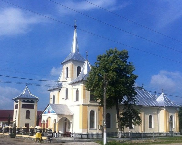 Eveniment deosebit în comunitatea din Mogoșești – Târnosirea bisericii și sfințirea casei parohiale, în prezența Preasfințitului Părinte Episcop Iustin