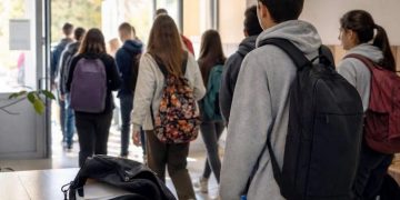 Măsuri dure în școli, după atacul cu cuțitul din Bistrița – Ministrul Educației: „Ne gândim la controlul rucsacului copilului”
