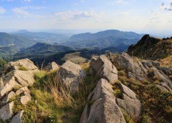 Drumeție pe Igniș de Ziua Internațională a Geodiversității – Muzeul de Mineralogie invită iubitorii de natură la o nouă aventură