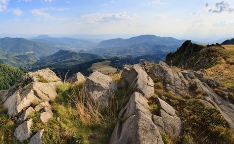 Drumeție pe Igniș de Ziua Internațională a Geodiversității – Muzeul de Mineralogie invită iubitorii de natură la o nouă aventură