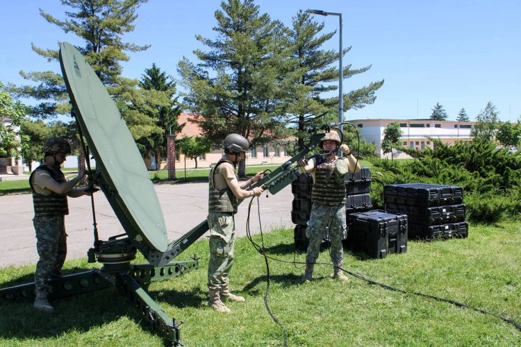 Armata Română recrutează subofițeri în activitate – Înscrieri la două școli militare
