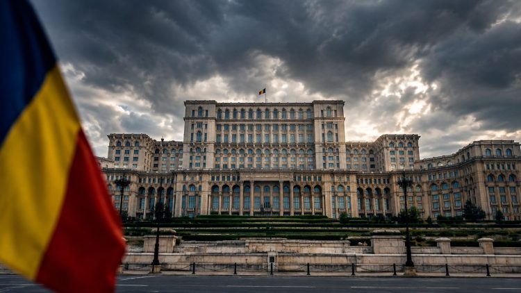 REFORMAȚI-VĂ MAI ÎNTÂI PE VOI! De ce începe reforma României de la comune și nu de la Parlament?