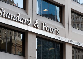 România scapă de „junk”, dar rămâne pe muchie. S&P păstrează ratingul țării