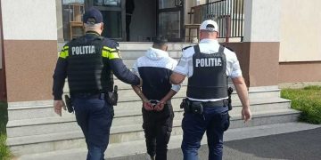 Bătută cu bestialitate pe o stradă din Baia Sprie, în văzul tuturor. Agresorul, reţinut de poliţişti