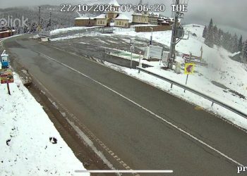 A nins în Pasul Prislop, pe DN18 – Drumarii au împrăștiat opt tone de material antiderapant