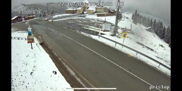 A nins în Pasul Prislop, pe DN18 – Drumarii au împrăștiat opt tone de material antiderapant