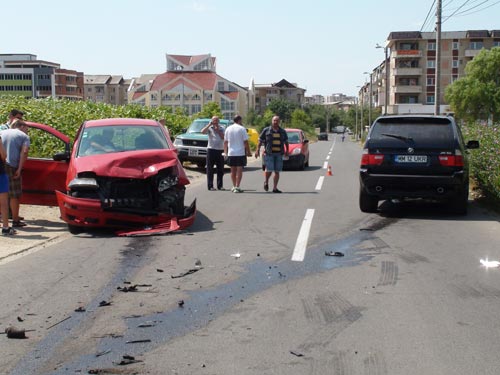 ACCIDENT - Dan Hotico, a intrat intr-o masina langa sala sporturilor din Baia Mare