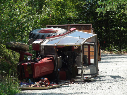 ACCIDENT - Tractor rasturnat peste un barbat, in satul Intrerauri