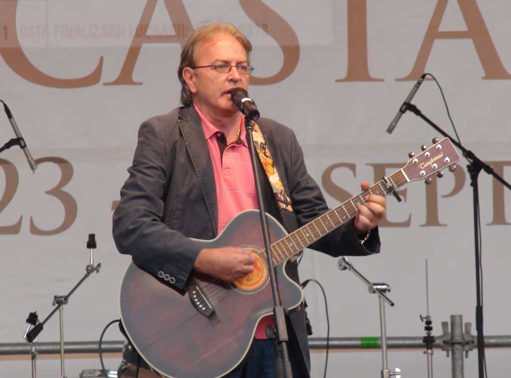 CONCERT FOLK - CASTANE 2011 - Ducu Bertzi si Pasarea Colibri