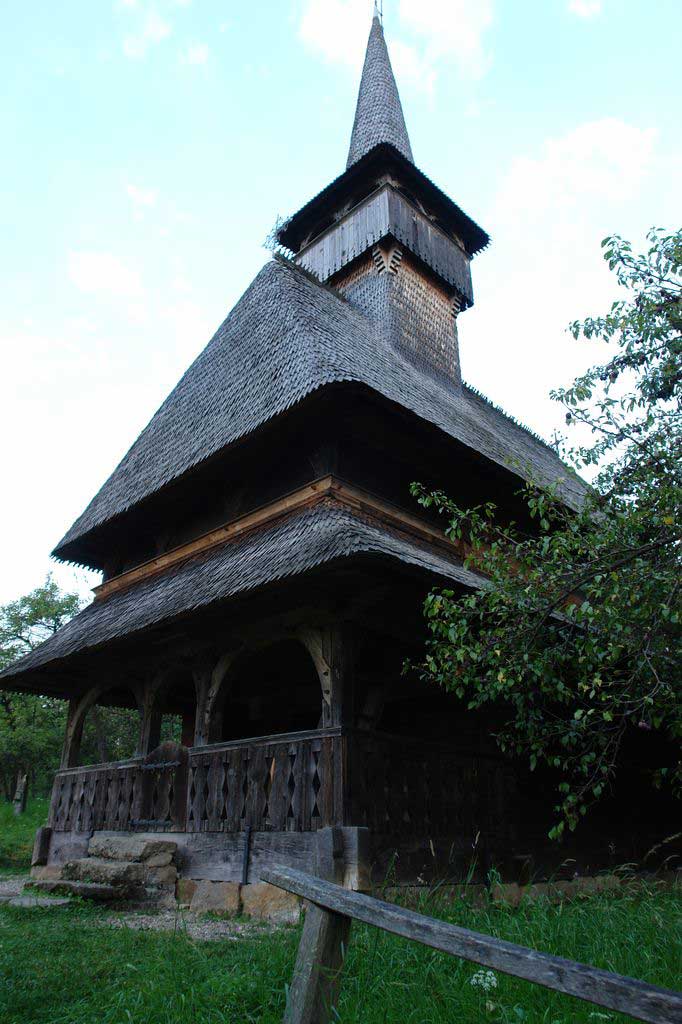 Biserica de lemn monument istoric UNESCO, Intrarea Maicii Domnului in Biserica, datata 1720 