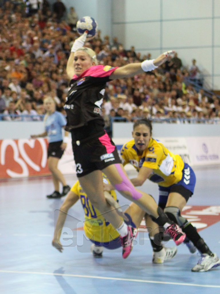 HANDBAL - LIGA CAMPIONILOR - HCM Baia Mare - Hypo 24-23