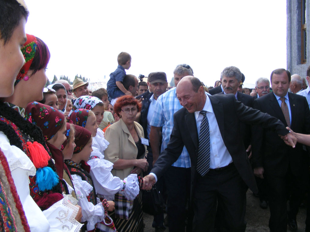 HORA LA PRISLOP 2009 - VIZITA TRAIAN BASESCU