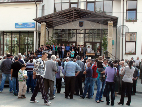 MITING - Locuitorii din Borsa au protestat impotriva Vital