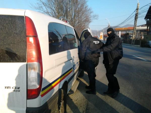 PERCHEZITII - Politistii cauta evazionistii din Baia Mare