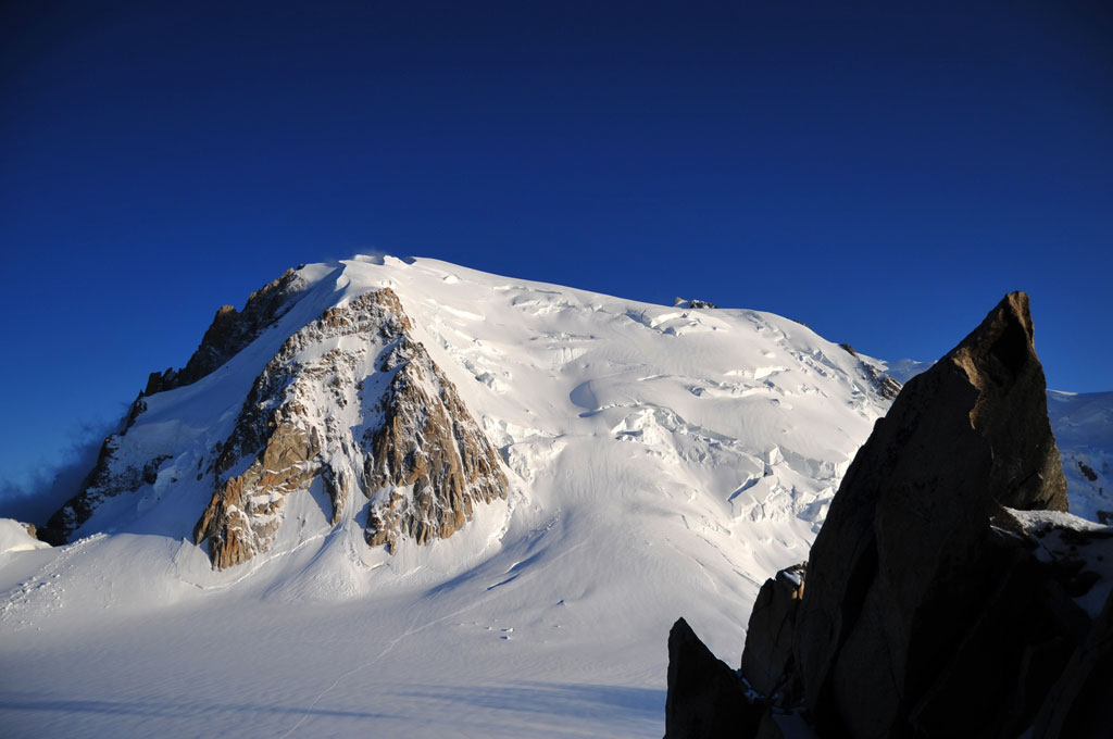 ALPI – ALPINISM  - Mont Blanc du Tacul in lumina serii (c) Gabriel Motica