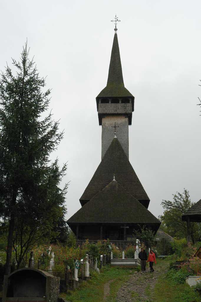 Prin ploaie, in Maramuresul Istoric - Biserica Botiza, 1699, in ploaia mocaneasca a diminetii