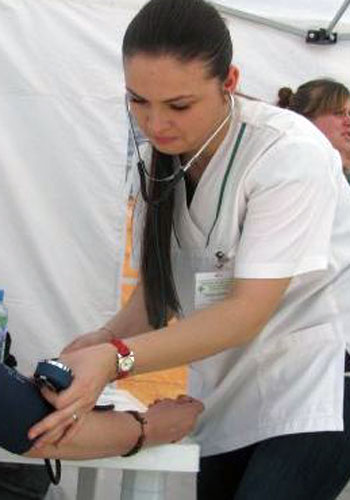 https://www.emaramures.ro/wp-content/uploads/UserFiles/Image/Foto%20Generice/Sanatate/asistenta-medicala.jpg