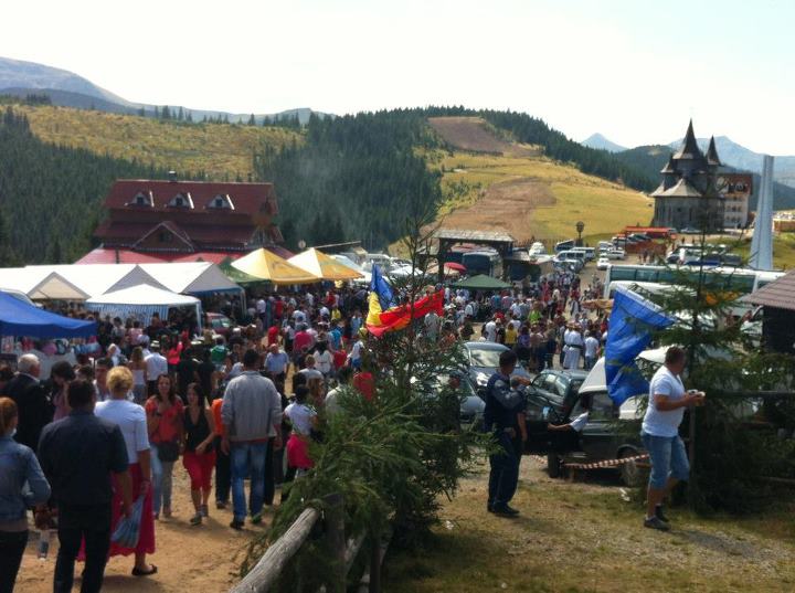 Foto arhiva - Sarbatoare in Pasul Prislop (c) eMM.ro