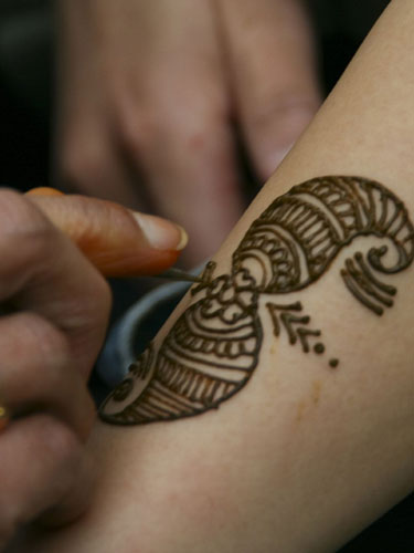 Foto tatuaje cu "henna neagra"